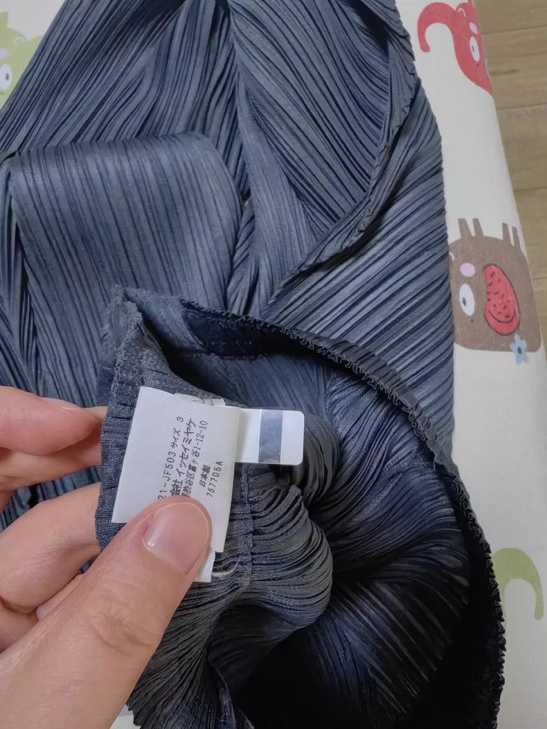 Issey Miyake Issey Miyake size:3 Grey pleated irregular-shaped pants Size 23" - 5 Thumbnail