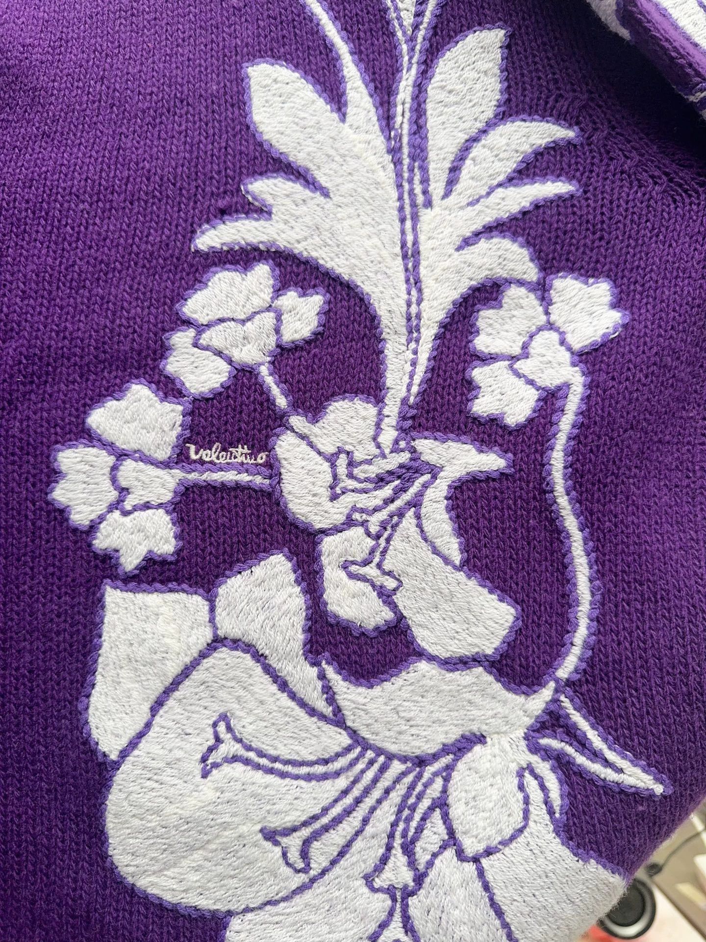 Valentino Valentino Embroidered Runway Sweater S 98 New Size S / US 4 / IT 40 - 4 Thumbnail