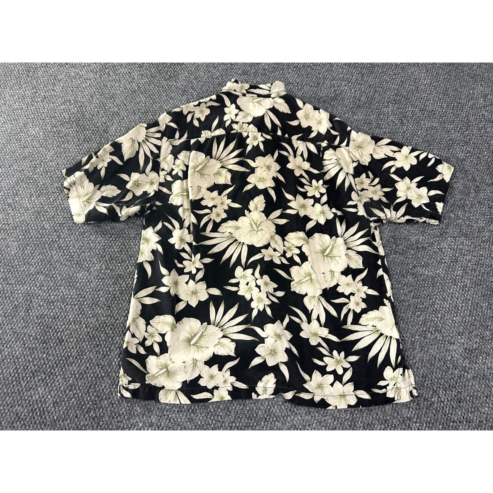Tommy Bahama Tommy Bahama Hawaiian Shirt Mens Medium Black Cream Floral Silk Camp Vacation Button-Up Short Sleeve, M, Black, Floral, Silk, Tom… Size US M / EU 48-50 / 2 - 6 Thumbnail