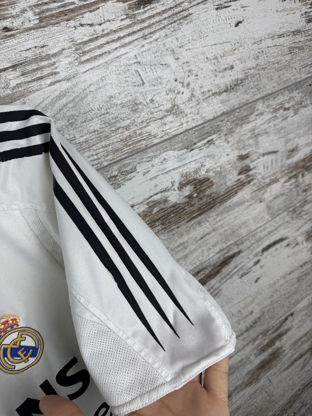 Adidas Mens Vintage Adidas Real Madrid 2003/04 home t-shirt jersey Size US M / EU 48-50 / 2 - 14 Thumbnail