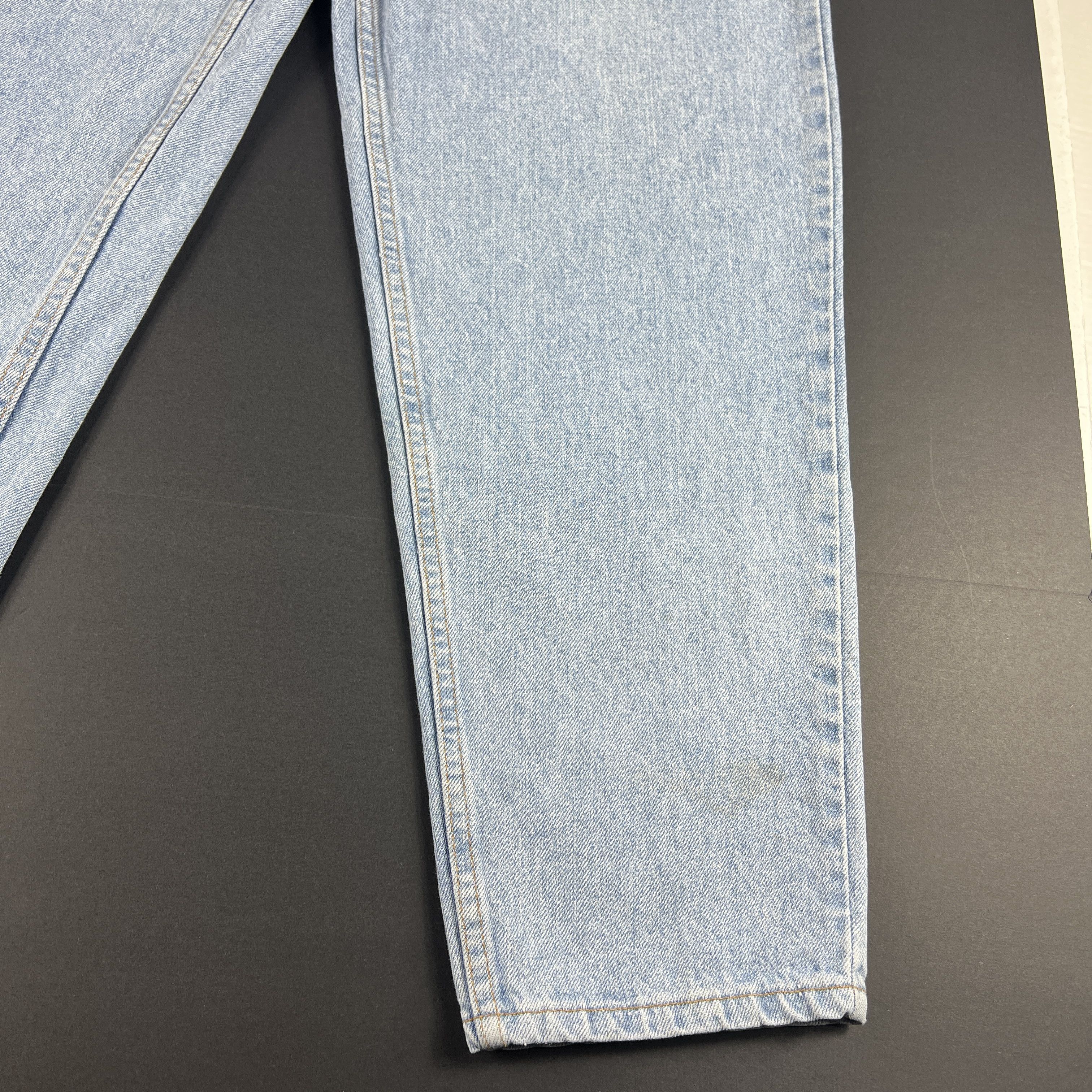 Levi's × Vintage VTG 90s Levi's Jeans 560 Loose Tapered Light Blue Denim Size US 35 - 3 Thumbnail