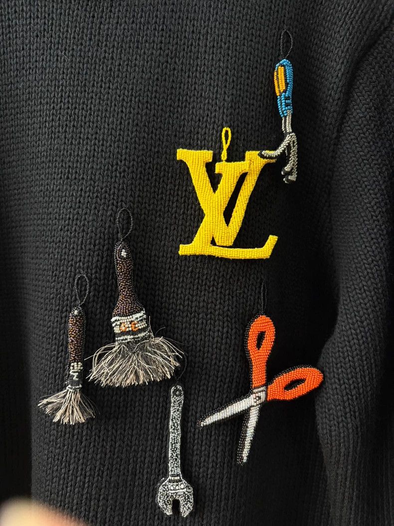 Louis Vuitton Louis Vuitton Three-dimensional double-sided beaded tool se Size US M / EU 48-50 / 2 - 4 Thumbnail