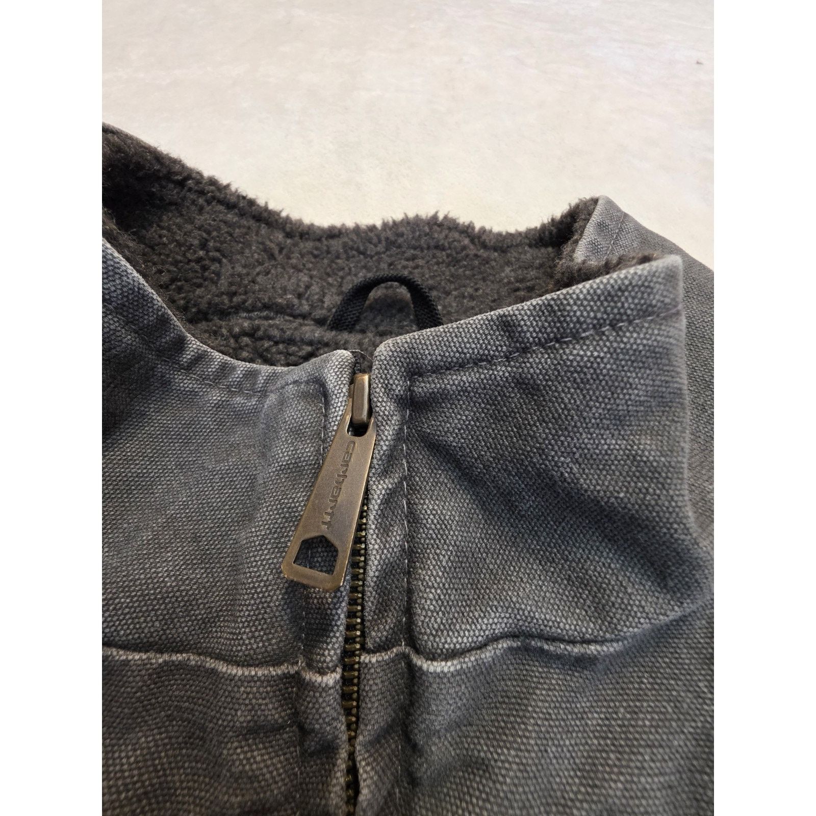 Carhartt This is a Carhartt V33 Gravel Washed Duck Sherpa Lined Mock Size US XL / EU 56 / 4 - 3 Thumbnail