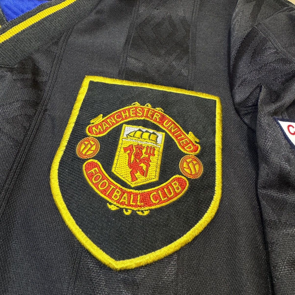 Umbro Manchester United 94/95 away shirt #9 McCLAIR Size US M / EU 48-50 / 2 - 5 Thumbnail