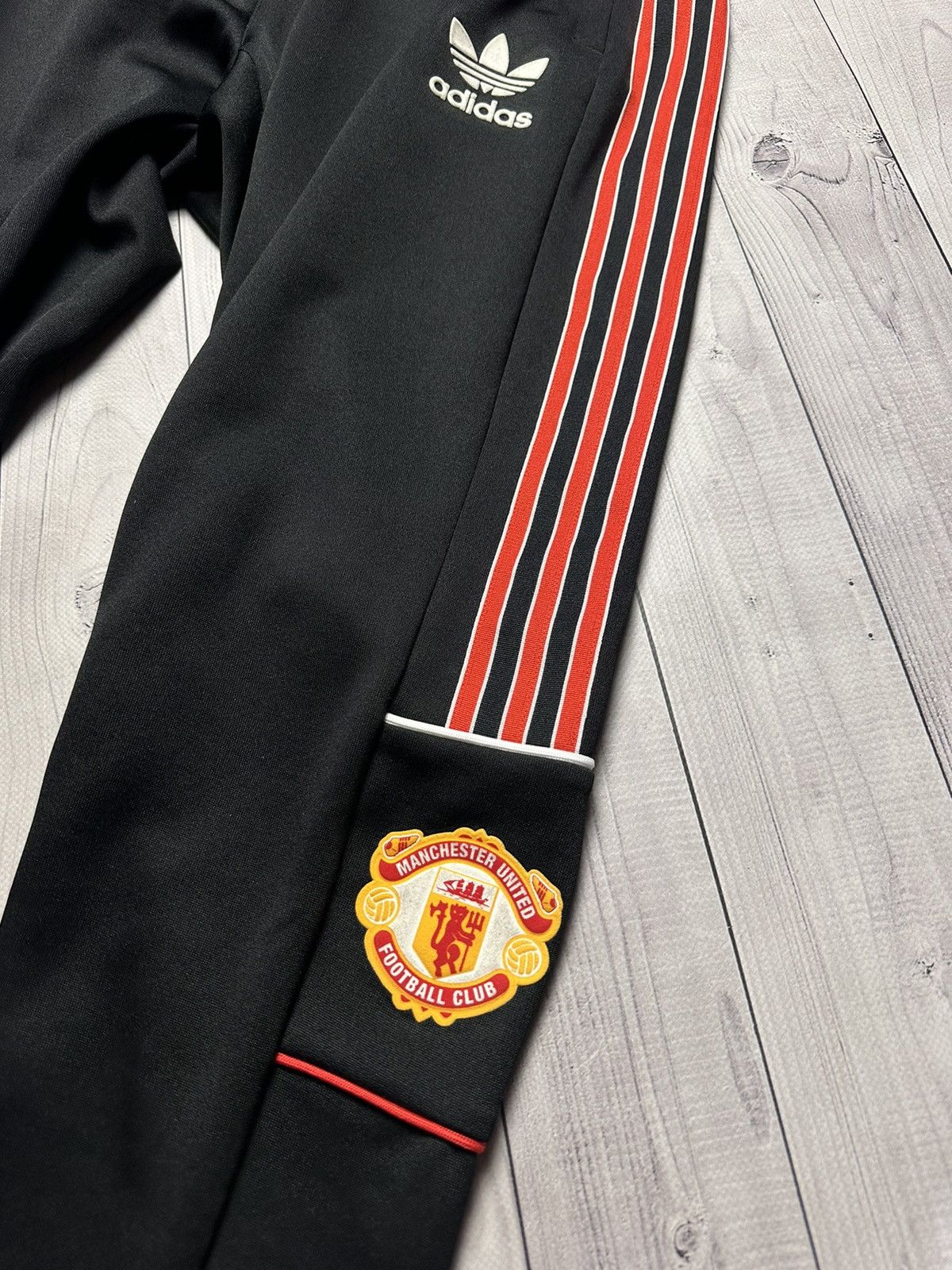 Vintage Vintage retro Manchester United Adidas soccer joggers size L Size US 34 / EU 50 - 7 Thumbnail