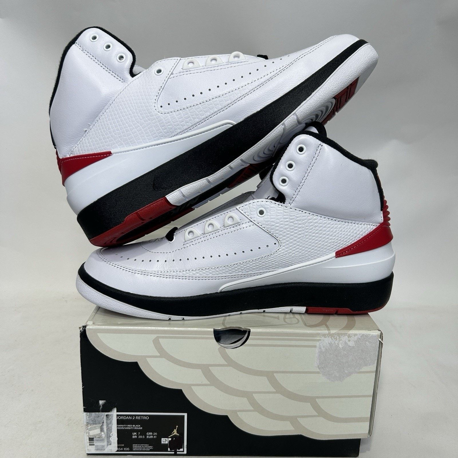 Jordan Brand Nike Air Jordan 2 Retro OG “Chicago Bulls” Size US 8 / EU 41 - 3 Thumbnail