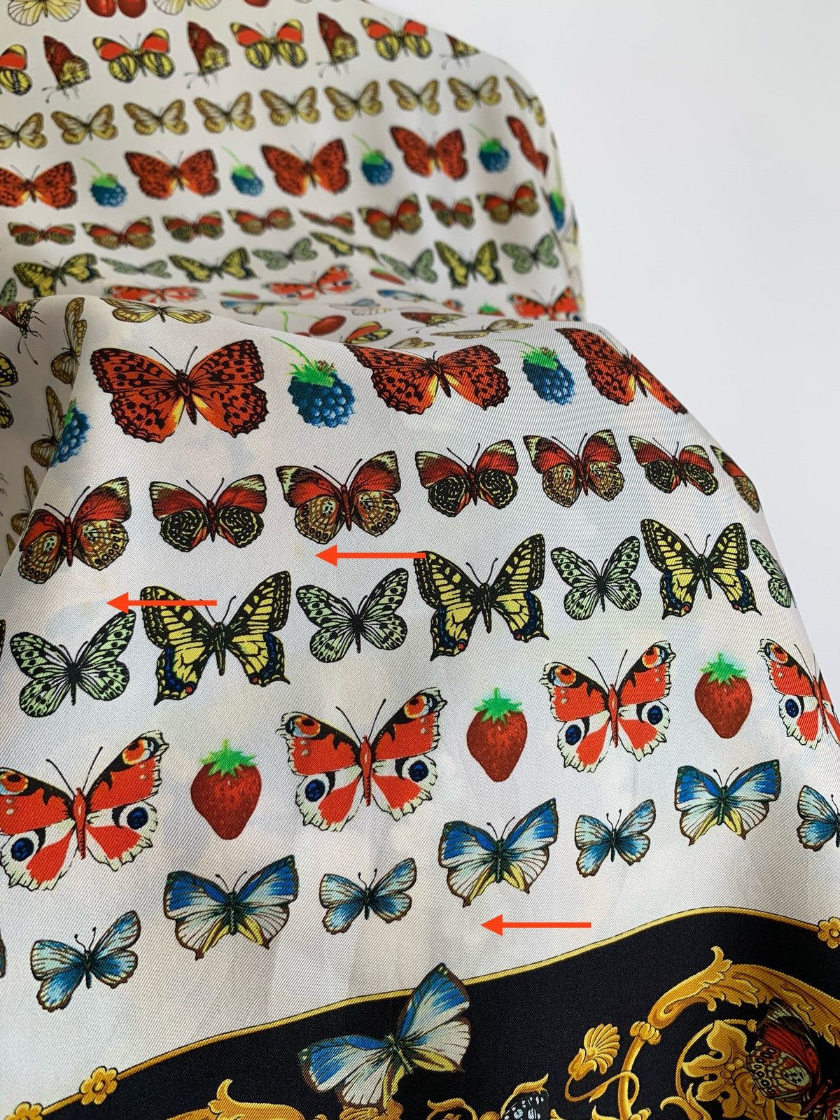 Versace Vintage 90s Gianni Versace Gold Butterflies Silk Shirt Size M / US 6-8 / IT 42-44 - 23 Thumbnail
