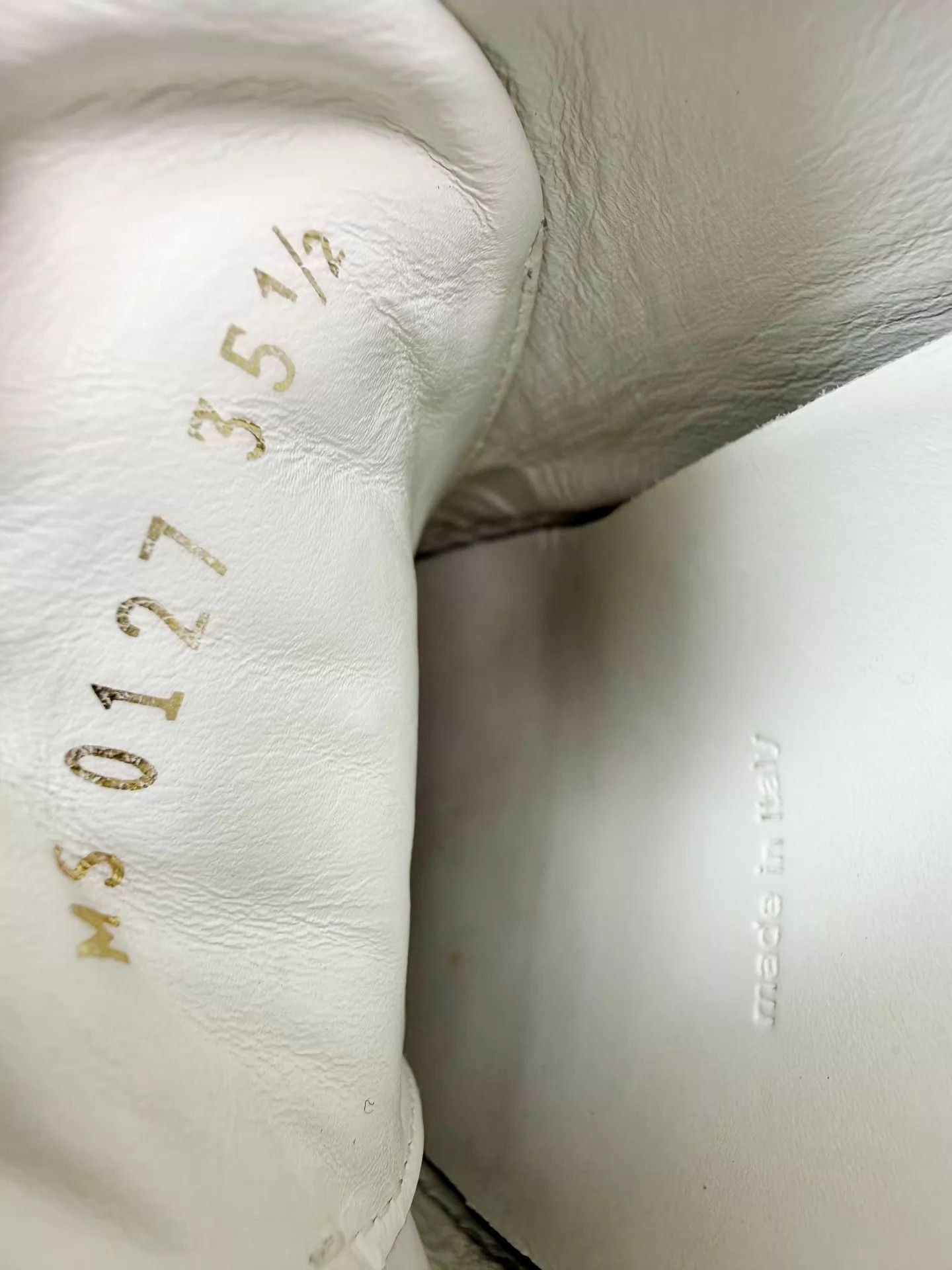 Louis Vuitton LV White Sneakers 35.5 (Worn a Few Times, Cleaned) Size US 5 / IT 35 - 6 Thumbnail
