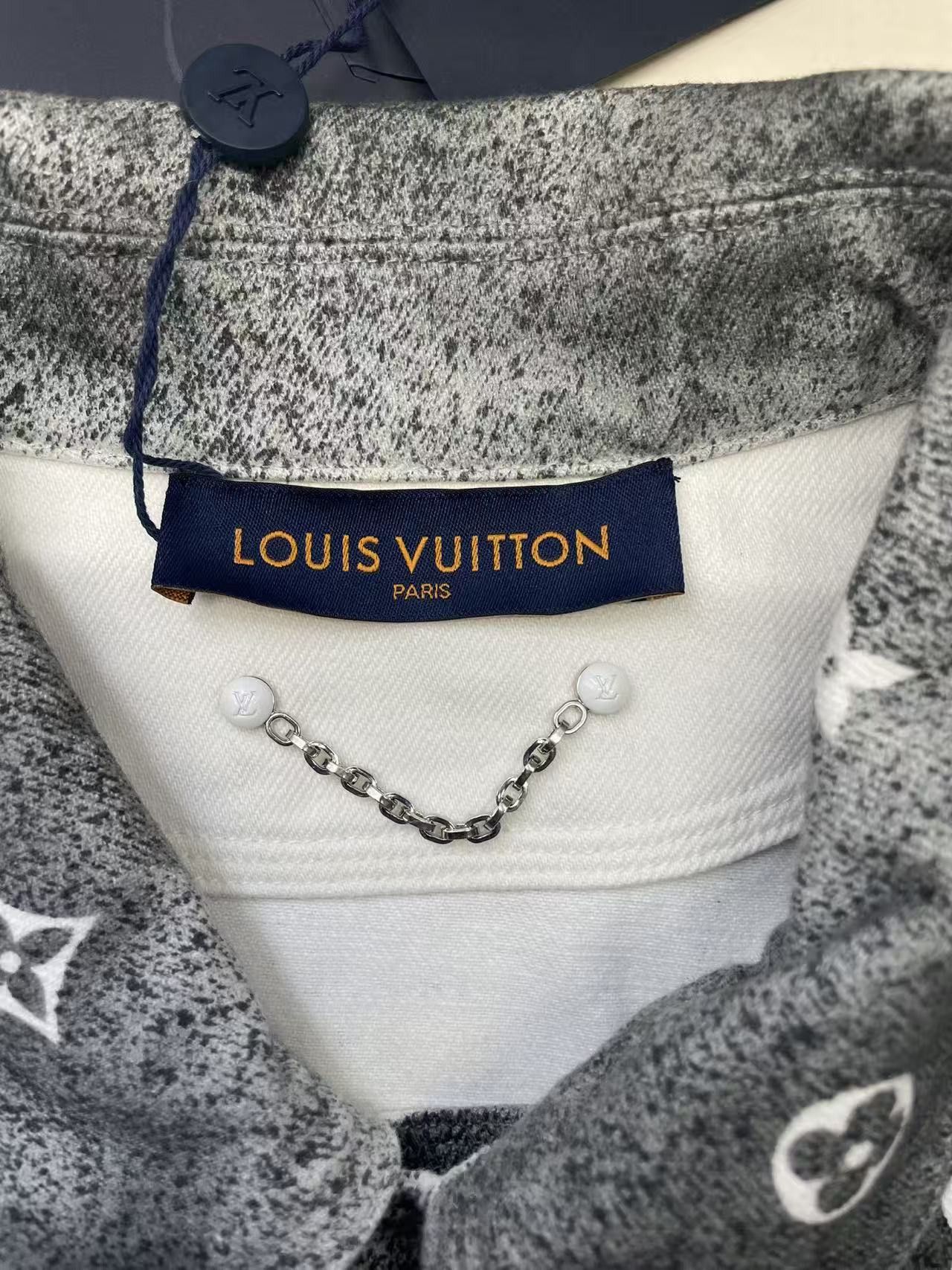 Louis Vuitton Louis Vuitton Gradient Snowfall Monogram Jacket Size US L / EU 52-54 / 3 - 3 Thumbnail