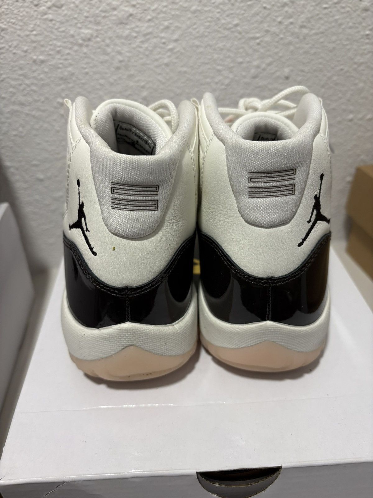 Jordan Brand × Nike Womens air jordan 11 retro Neapolitans Size US 8 / IT 38 - 6 Thumbnail
