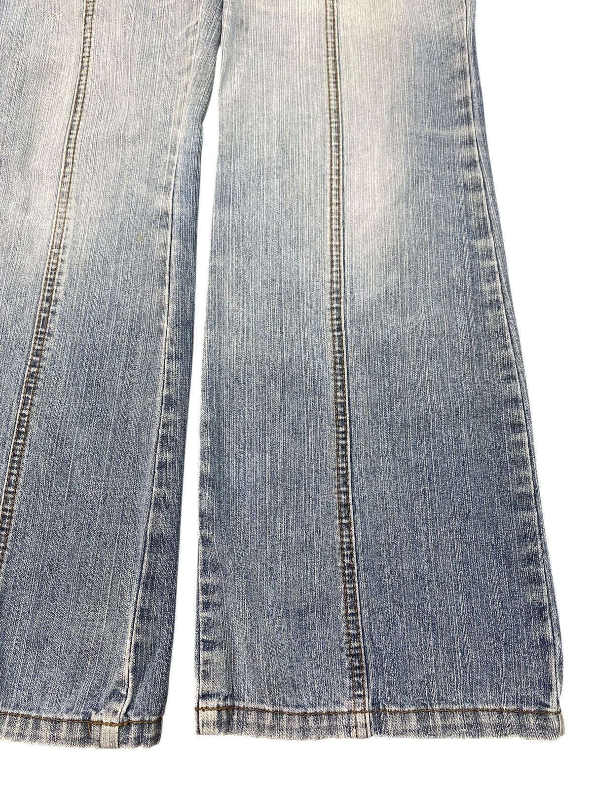 Japanese Brand Japanese Brand Blue Wash Arrow Line Style Flare Jeans Size US 28 / EU 44 - 6 Thumbnail