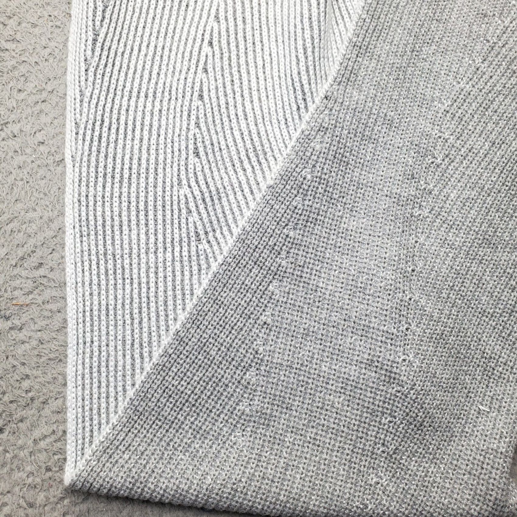 Calvin Klein Calvin Klein Unisex Ribbed Scarf Scarf Unisex One Size Heather Gray Metallic Neck Warmer NWT 90s Preppy Womens Mens Girls Boys Size ONE SIZE - 7 Thumbnail