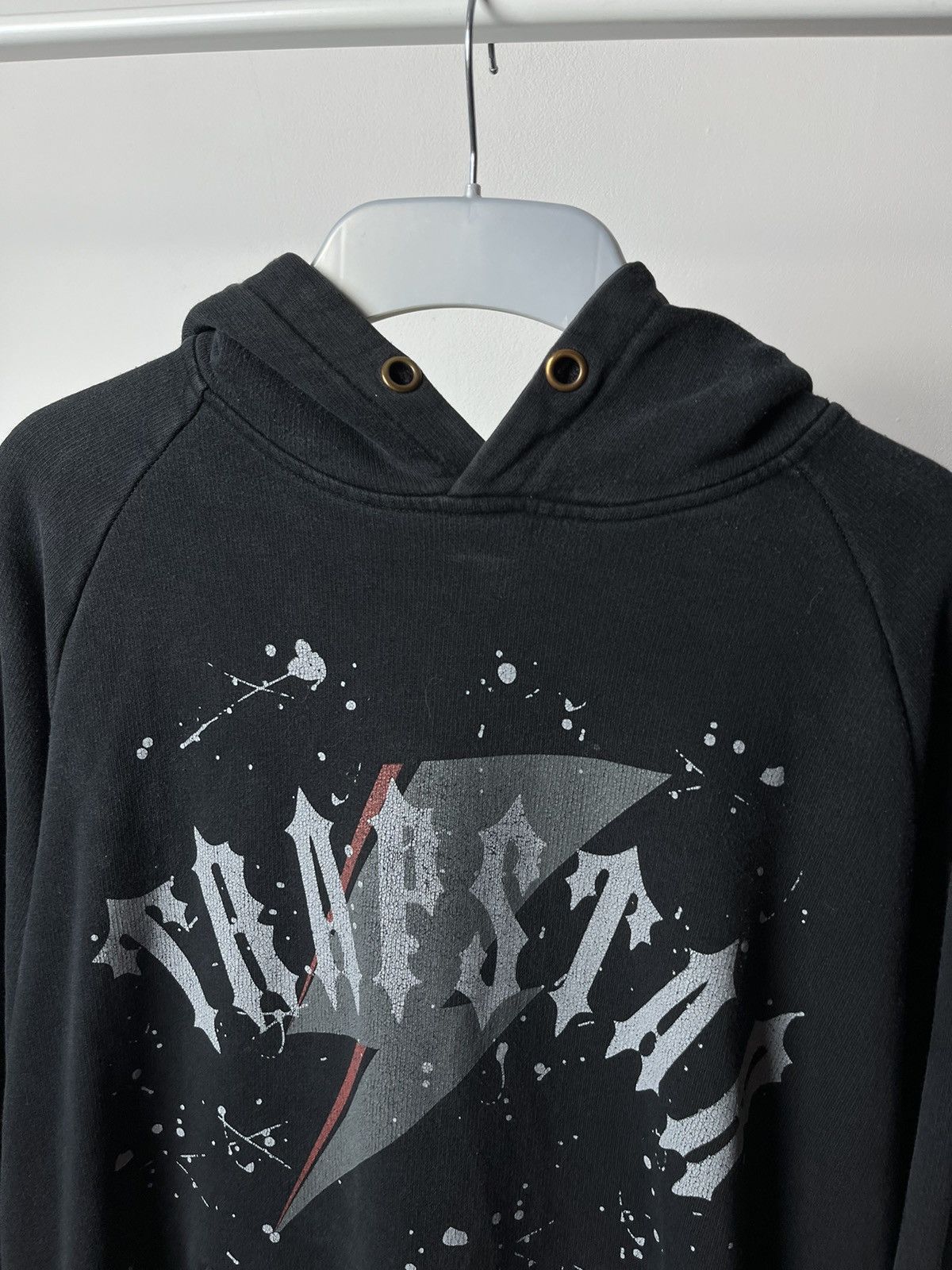 Trapstar London VINTAGE TRAPSTAR Big Logo Hoodie Faded Black Streetwear Y2k Size US S / EU 44-46 / 1 - 2 Thumbnail