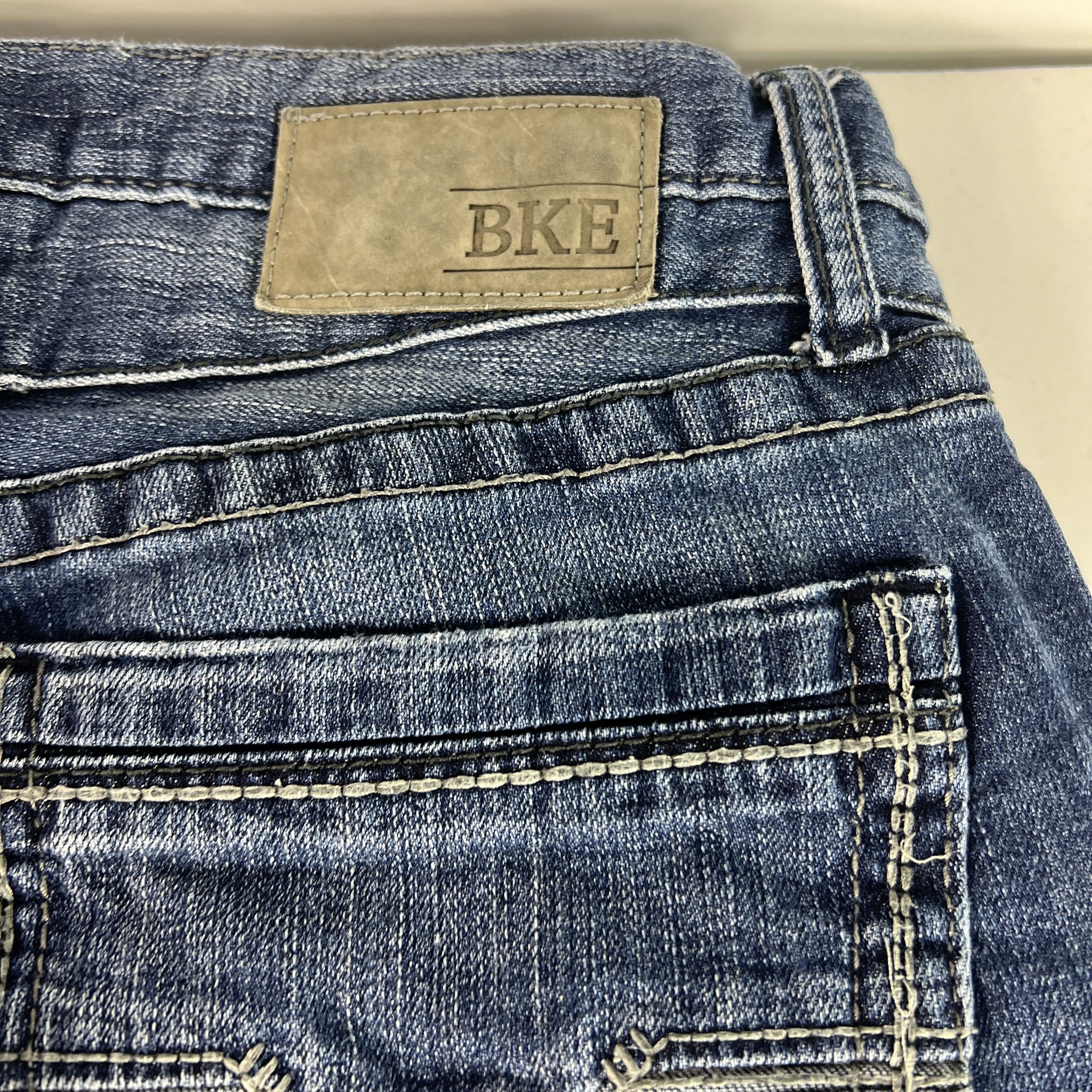BKE BKE Jeans Long Derek Straight Leg Blue Faded Stretch Denim Size US 35 - 11 Thumbnail