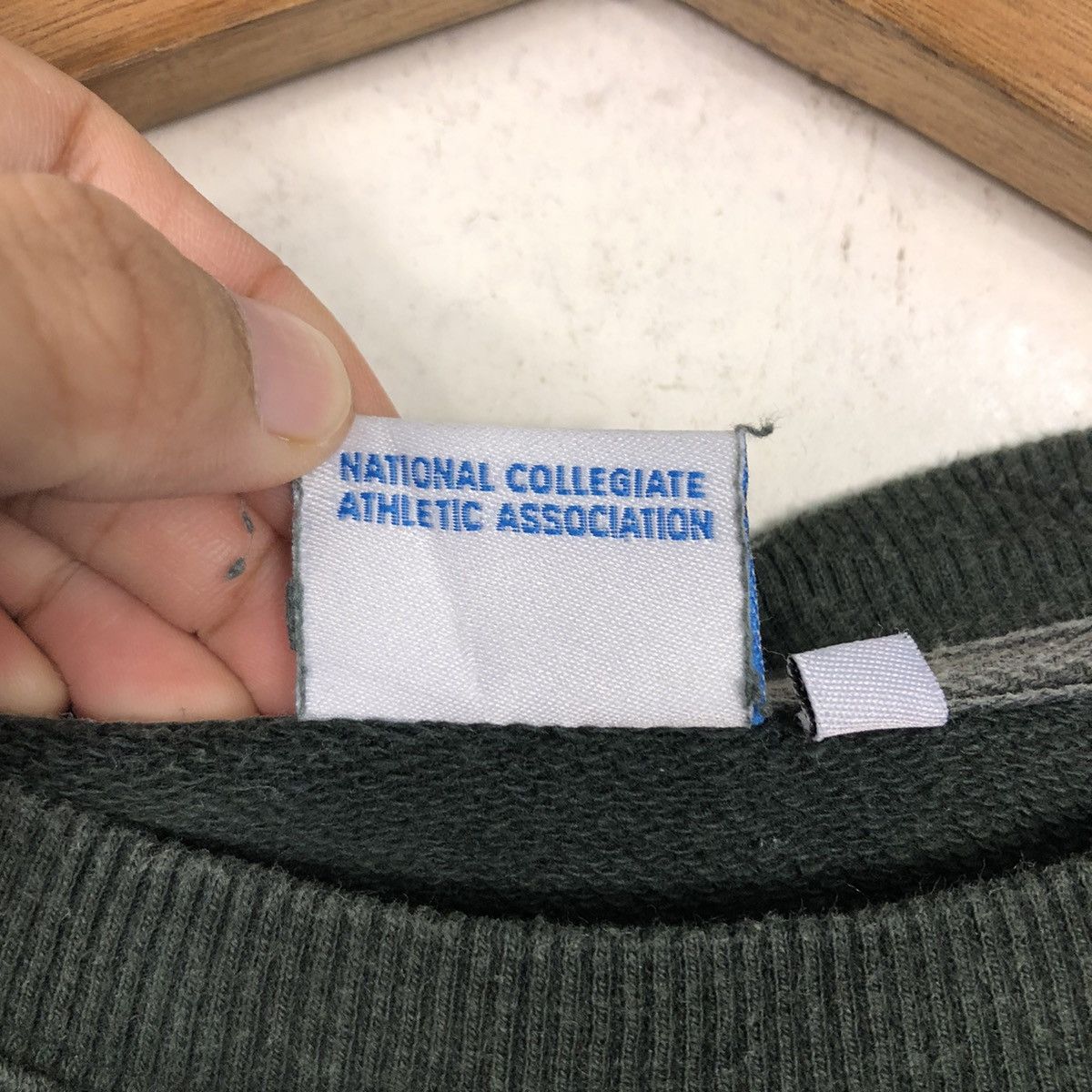 Japanese Brand 📌Vintage Sweatshirt NCAA Big Logo Spell Out Size US M / EU 48-50 / 2 - 15 Thumbnail