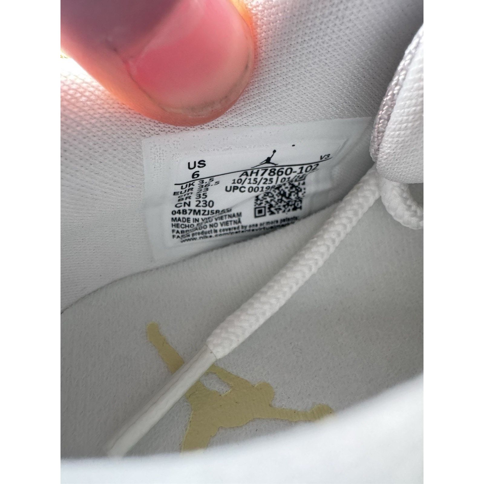 Nike Nike Air Jordan 11 Retro Low Mother's Day AH7860-102 Women's Size US 6 / IT 36 - 6 Thumbnail