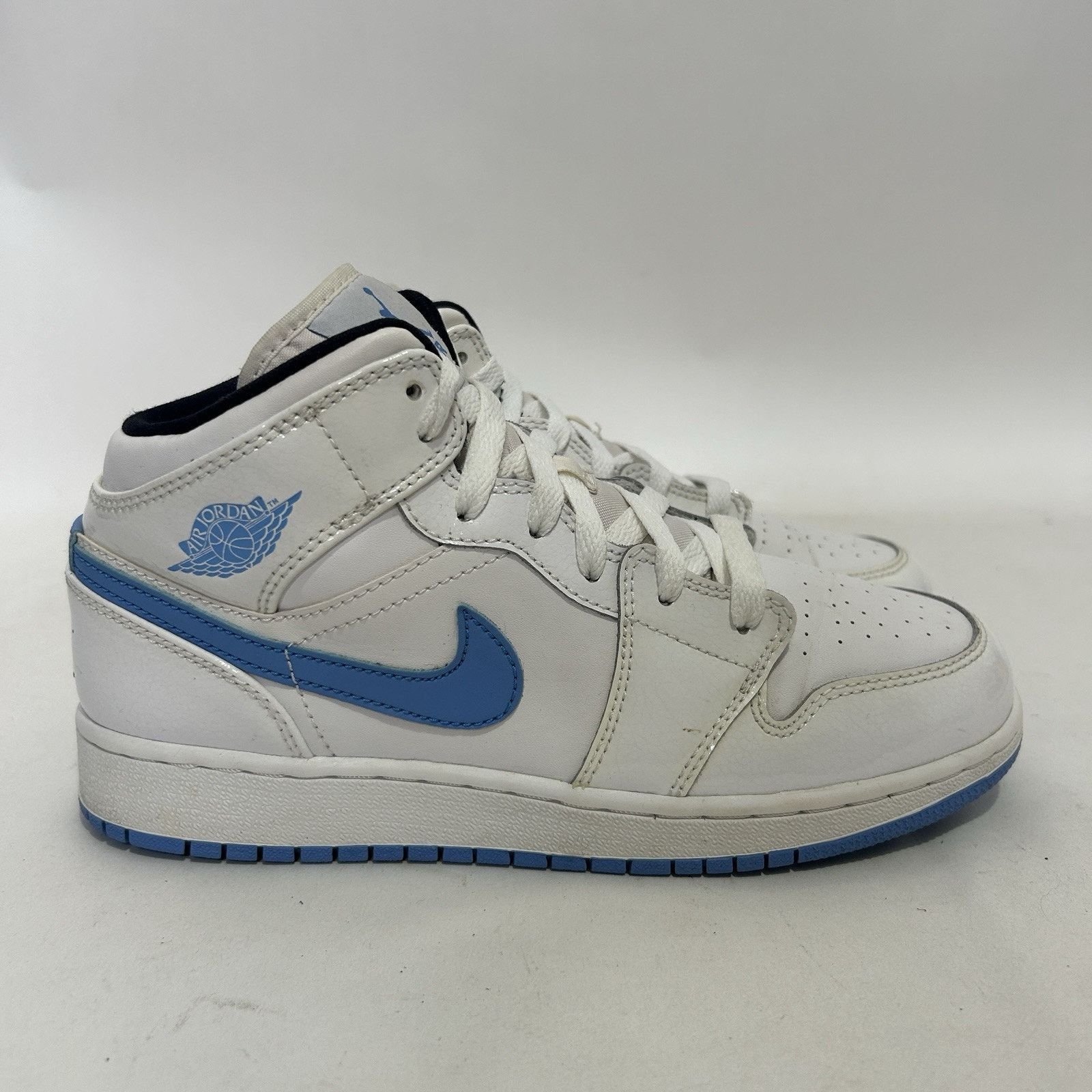 Nike Nike Air Jordan 1 Retro Mid GS “Legend Blue/UNC” Size US 7 / IT 37 - 4 Thumbnail