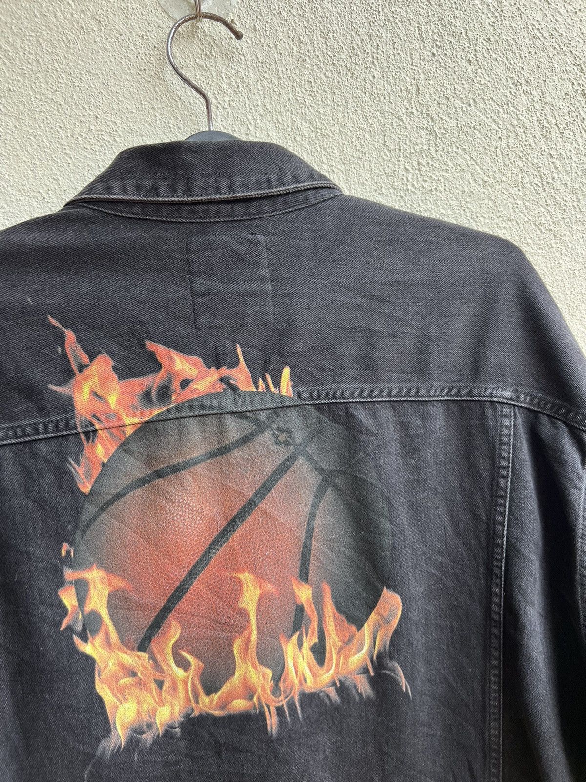 Marcelo Burlon Burning 🔥 Basketball Fade Black Denim Trucker Jacket Size US XXL / EU 58 / 5 - 12 Thumbnail