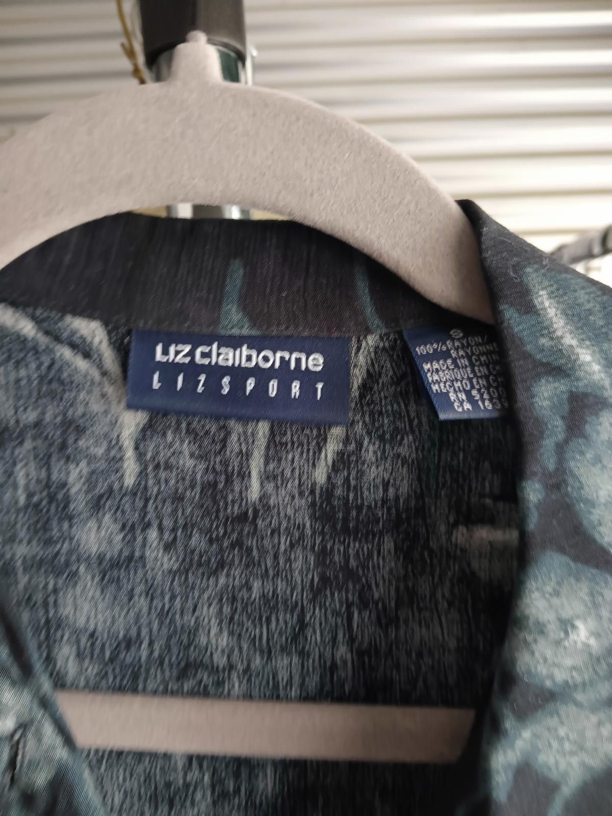 Designer Liz Claiborne Lizsport Short Sleeve Floral Print Shirt Size S / US 4 / IT 40 - 3 Thumbnail
