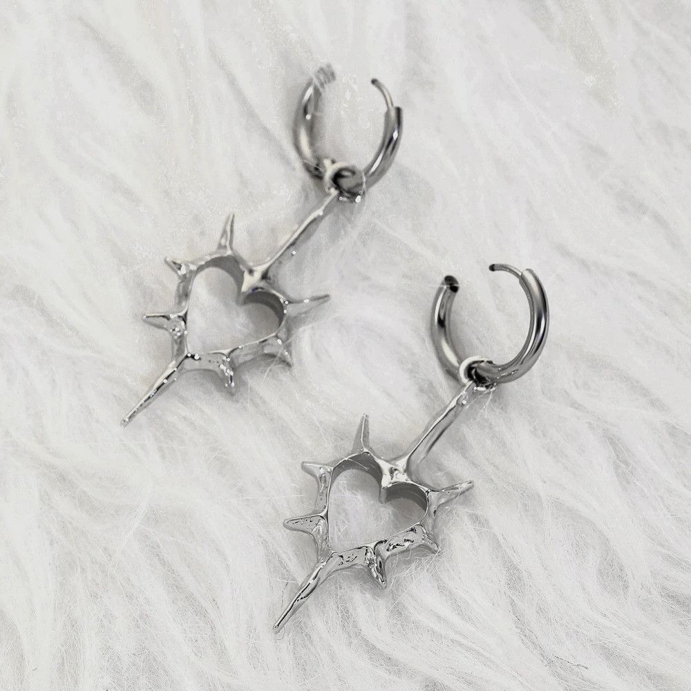 Japanese Brand × Vintage Y2K Thorn Spiked Heart Earrings Size ONE SIZE - 5 Thumbnail