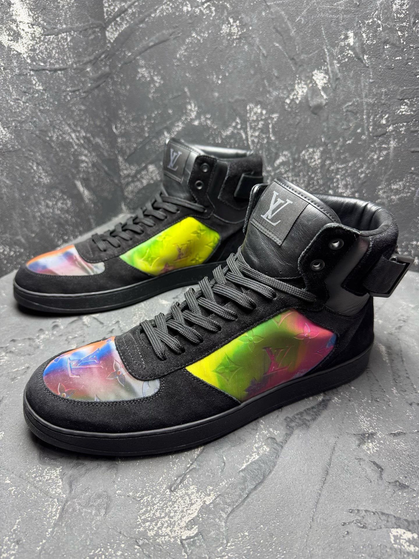 Louis Vuitton Louis Vuitton Black Hitop Sneakers 10 Men Size US 10 / EU 43 - 1 Thumbnail
