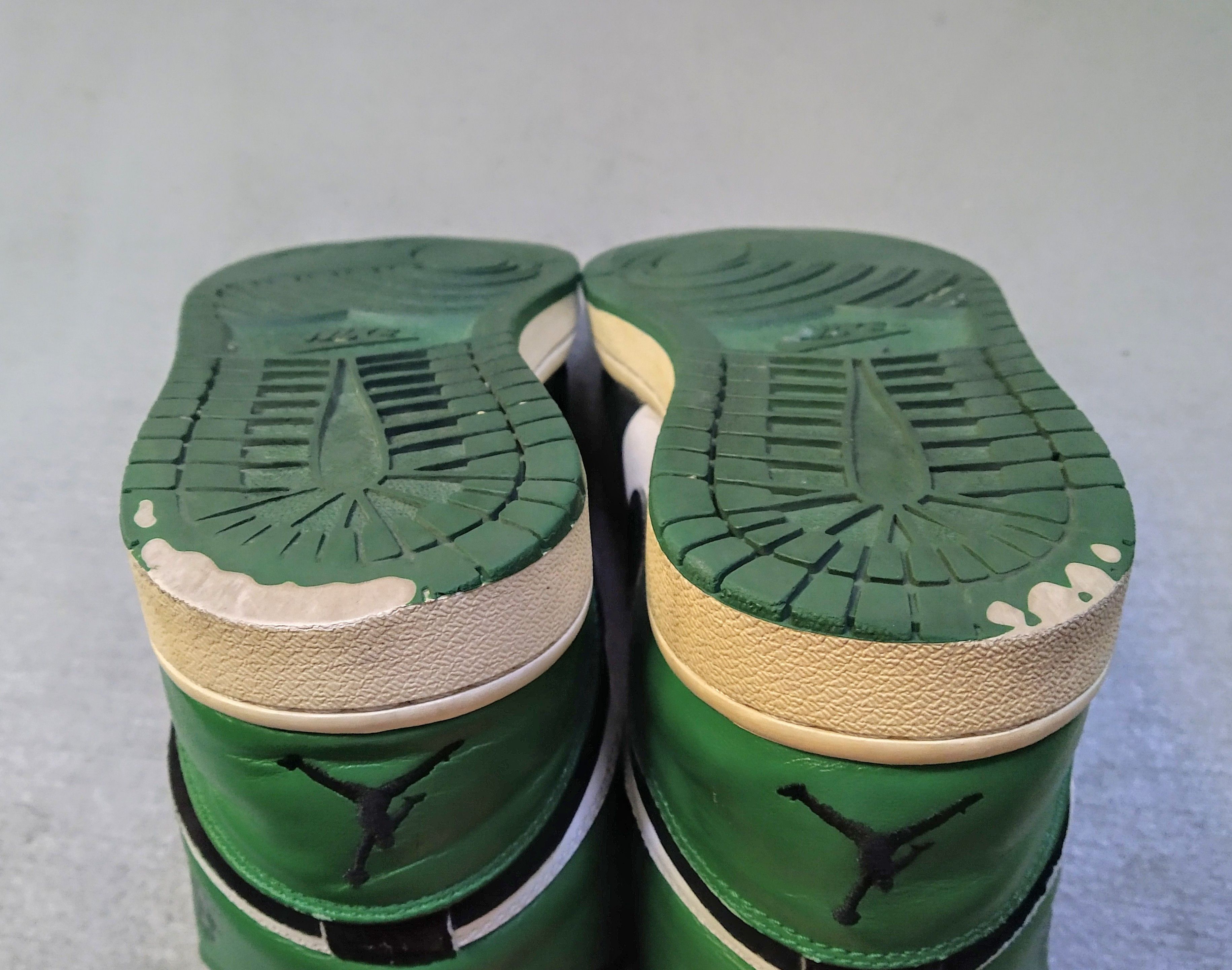 Jordan Brand Nike Air Jordan 1 Retro High Boston Celtics 10 332550-101 Size US 10 / EU 43 - 15 Thumbnail