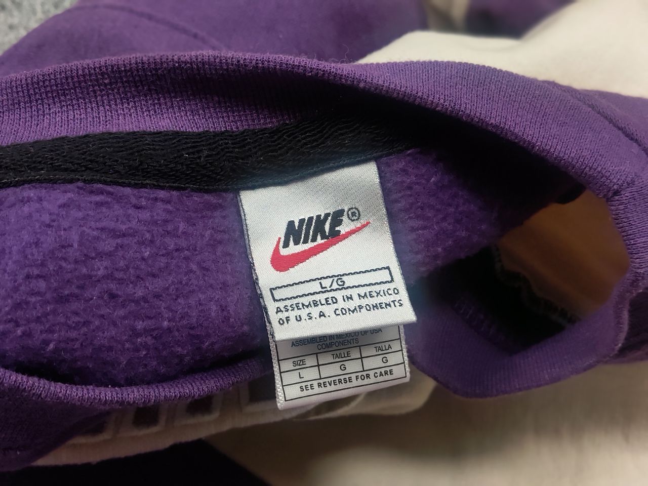 Nike Vintage 90's Nike Center Logo Embroidered Custom Sweatshirt Size US L / EU 52-54 / 3 - 14 Thumbnail