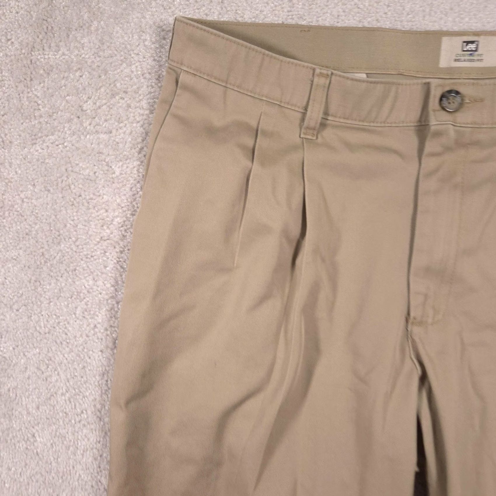 Lee Lee Khakis Pants Mens 38x29 Beige Custom Fit Relaxed Pleated Chino Straight Pants Mens Beige 38x29 Slit? Size US 38 / EU 54 - 3 Thumbnail