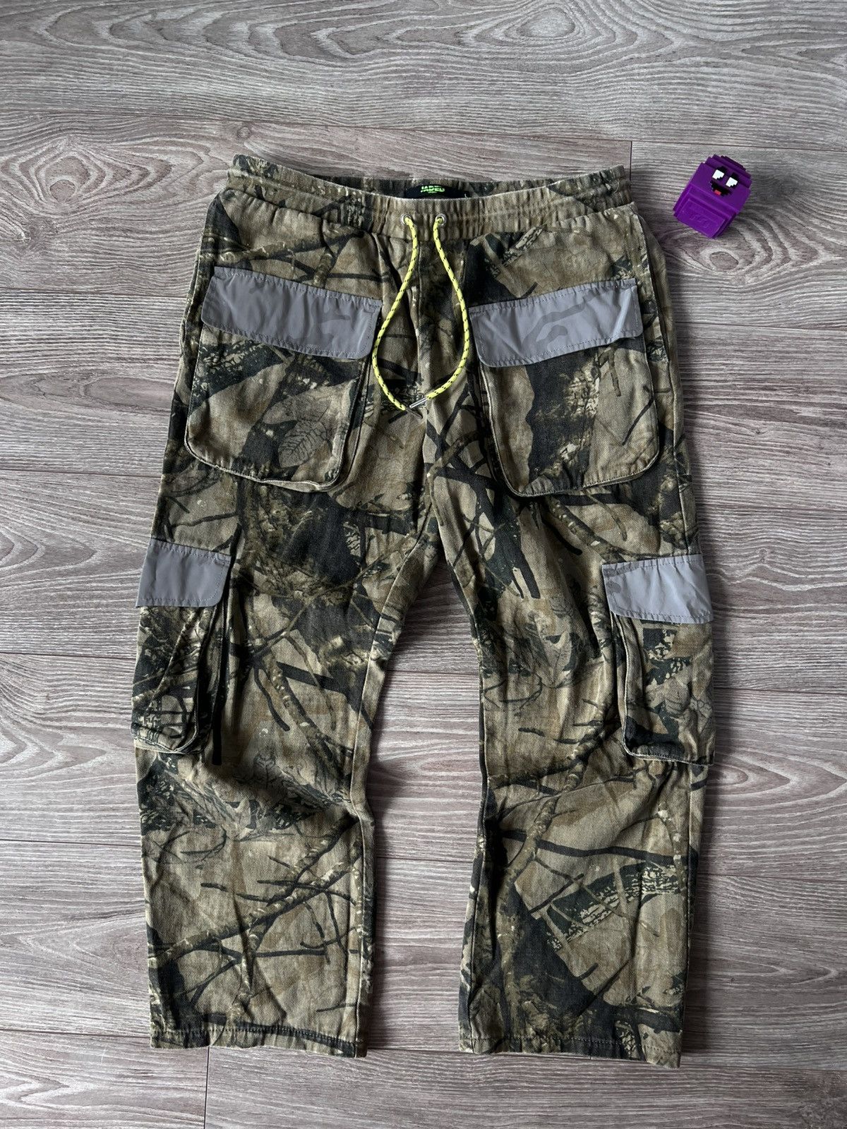 Jaded London Jaded London Reflective Patch Pocket Y2k Sequin Camo Pants Size US 34 / EU 50 - 9 Thumbnail