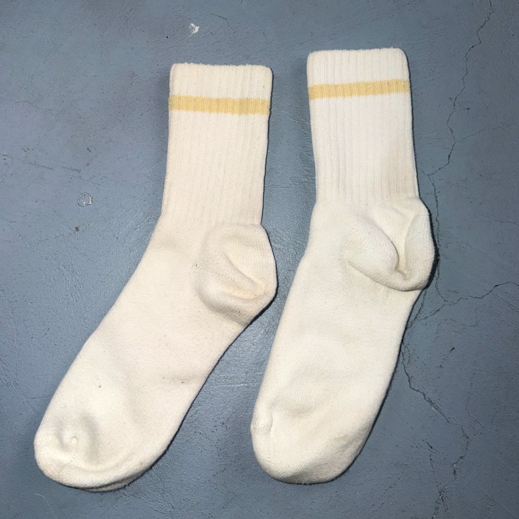 Nike VINTAGE Nike Quarter Socks Swoosh USA White Yellow 1986 RARE (3 Pairs) Adults 7-9 - 80s Sportswear Socks Size ONE SIZE - 3 Thumbnail