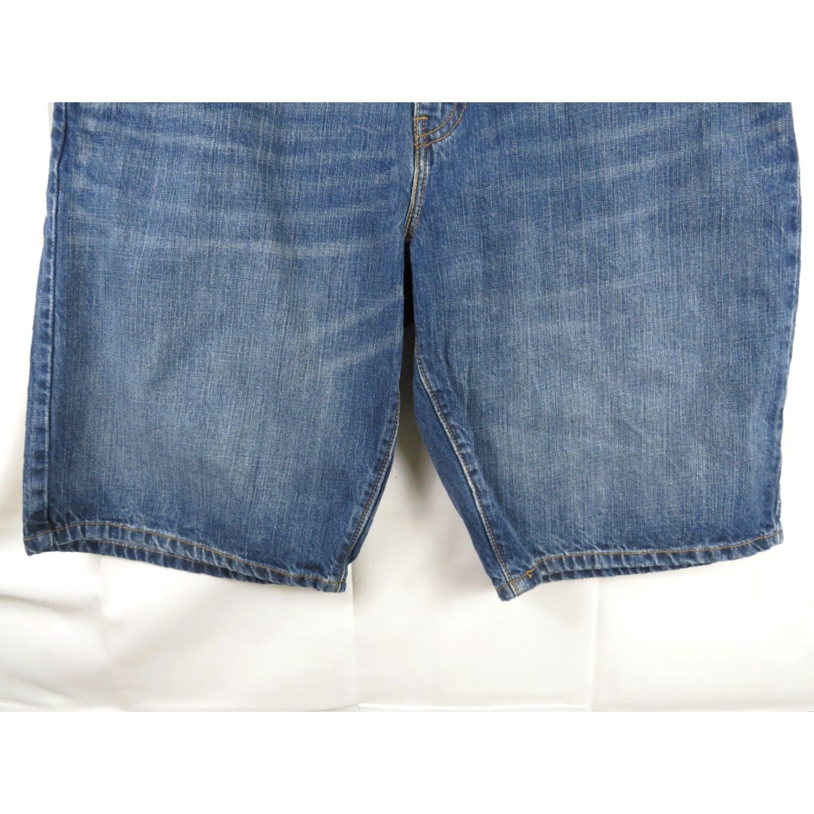 Levi's VINTAGE Levi's 569 Jeans demin Shorts Red Tab Tag Relaxed Fit 36 Blue Denim Men Shorts 36 Vintage Men Size US 36 / EU 52 - 2 Thumbnail