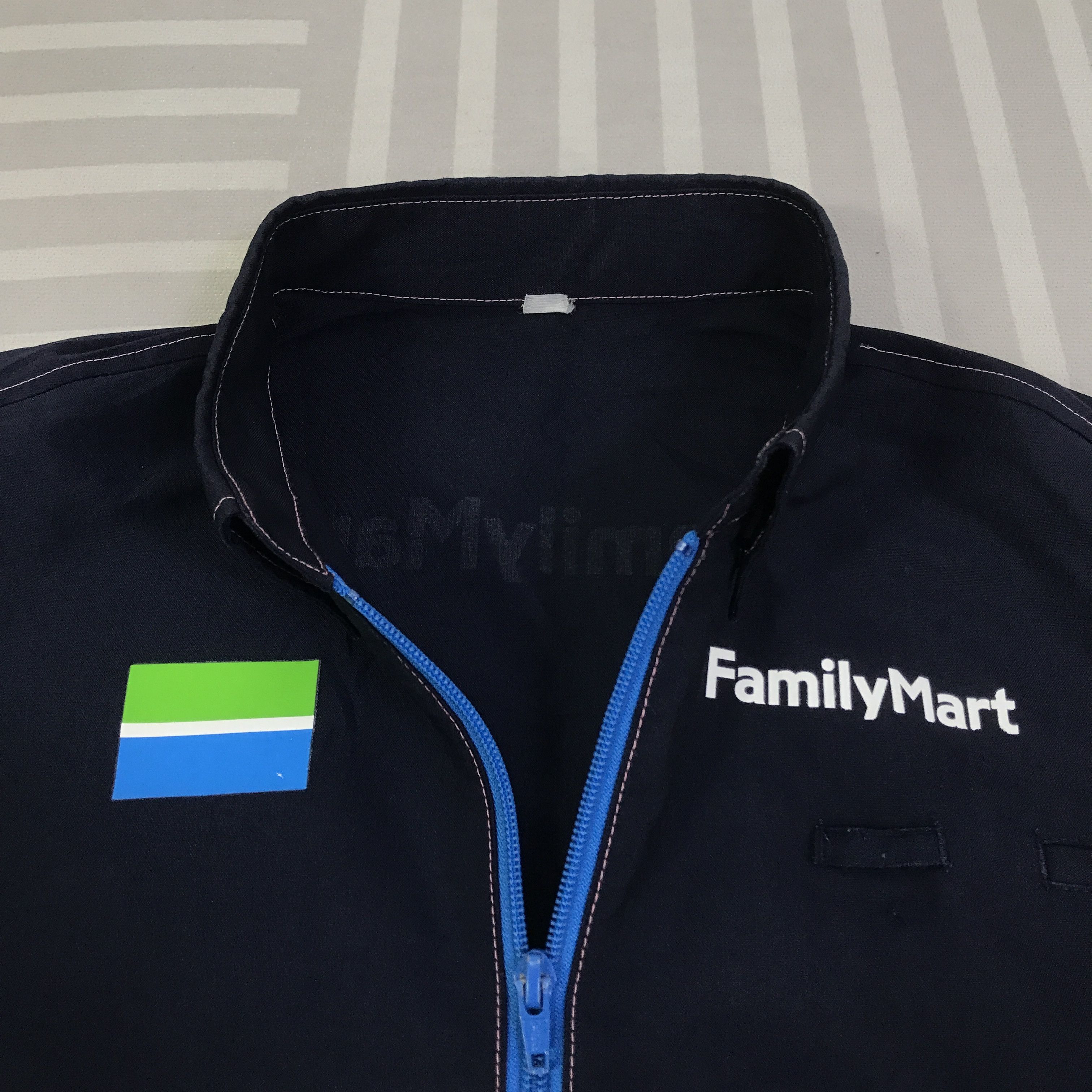 Japanese Brand Vintage Family Mart Staff Japan shirt Jacket K124B19 Size US M / EU 48-50 / 2 - 5 Thumbnail