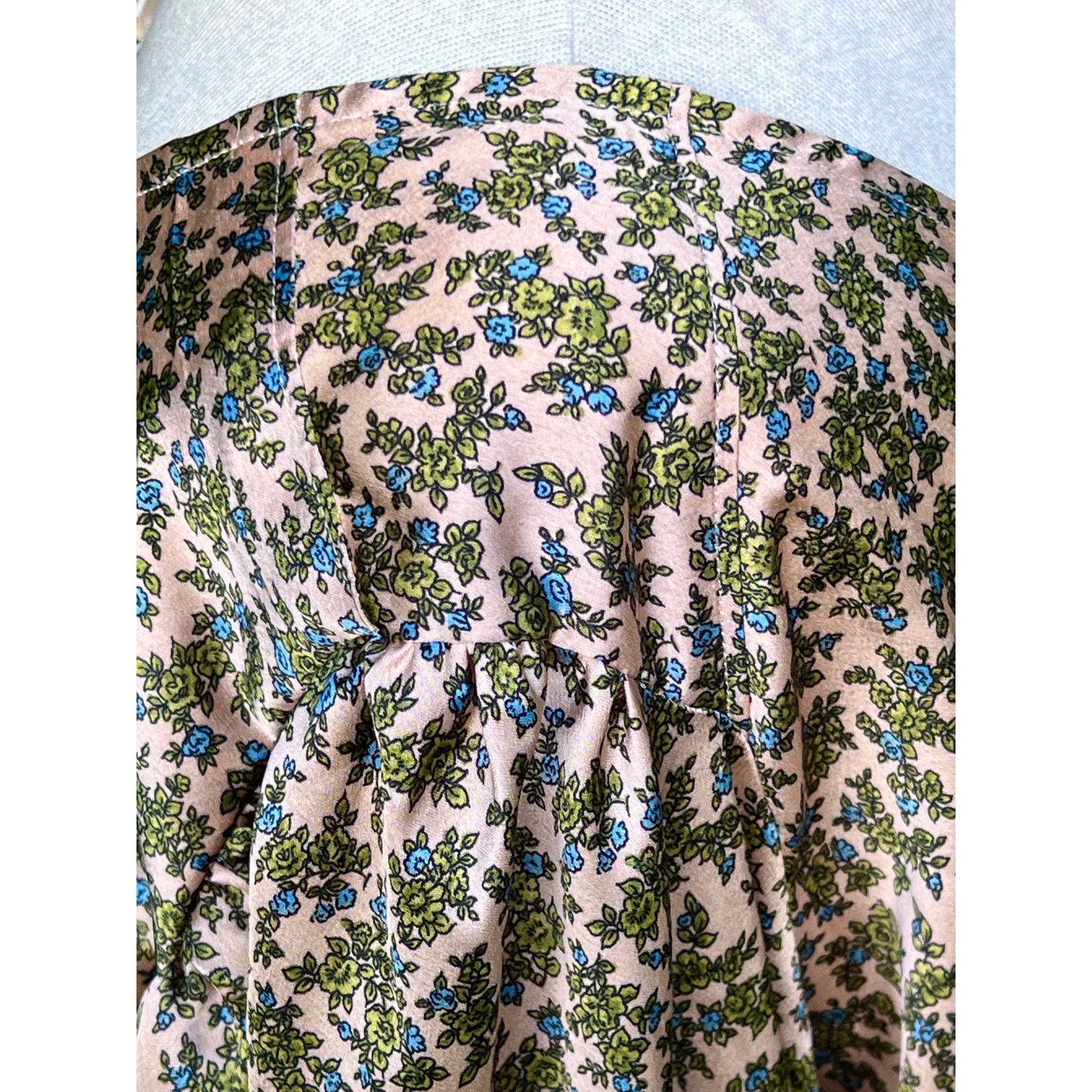 Levi's Women Levis XL Delany Button Front Blouse Flowy Satin Floral Size XL / US 12-14 / IT 48-50 - 4 Thumbnail