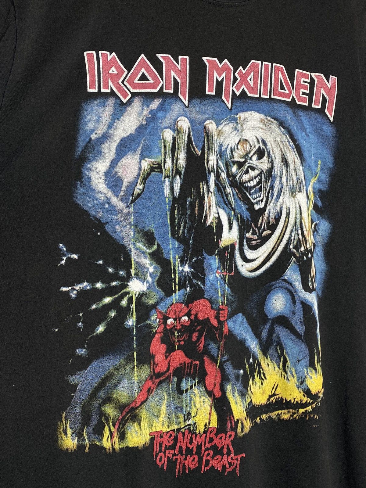 Band Tees Vintage Iron Maiden Distressed Graphic Print T-shirt Size US M / EU 48-50 / 2 - 3 Thumbnail