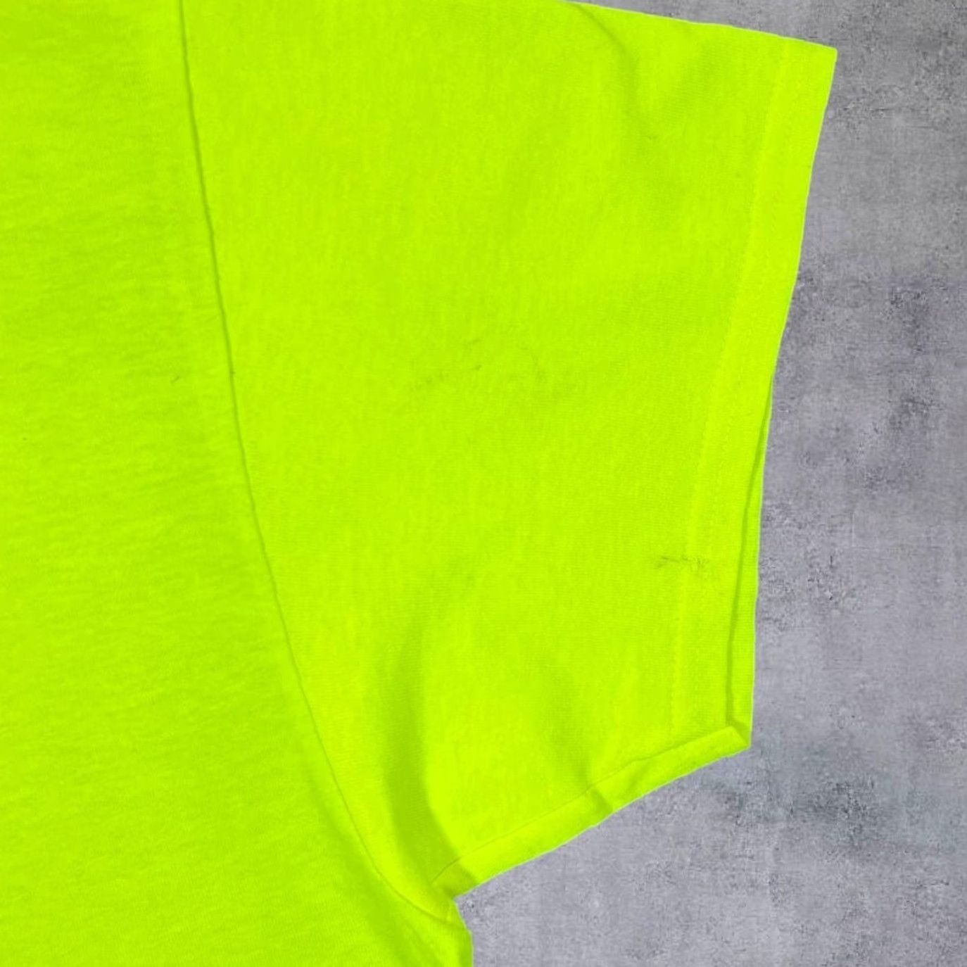 Gildan Milwaukee Motorcycle Week “Biker’s Den” Souvenir Graphic Fluorescent Yellow T-Shirt XL Mens Gildan Size US XL / EU 56 / 4 - 6 Thumbnail