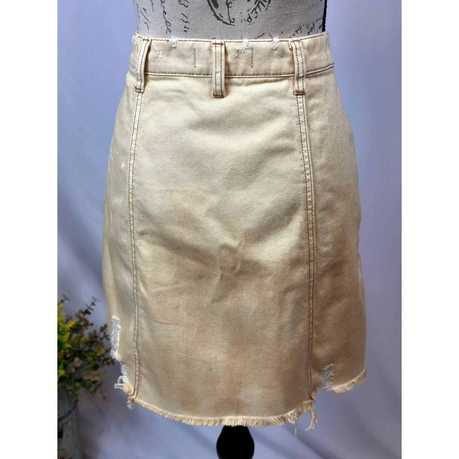Free People Free People Parker Wrap Denim Mini Skirt Butter Cream 27 Size 27" / US 4 / IT 40 - 16 Thumbnail