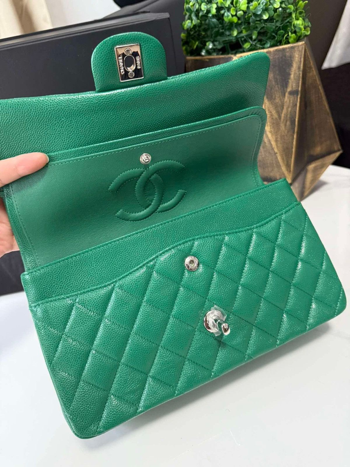 Chanel Chanel Double Flap Caviar Medium Size ONE SIZE - 21 Thumbnail
