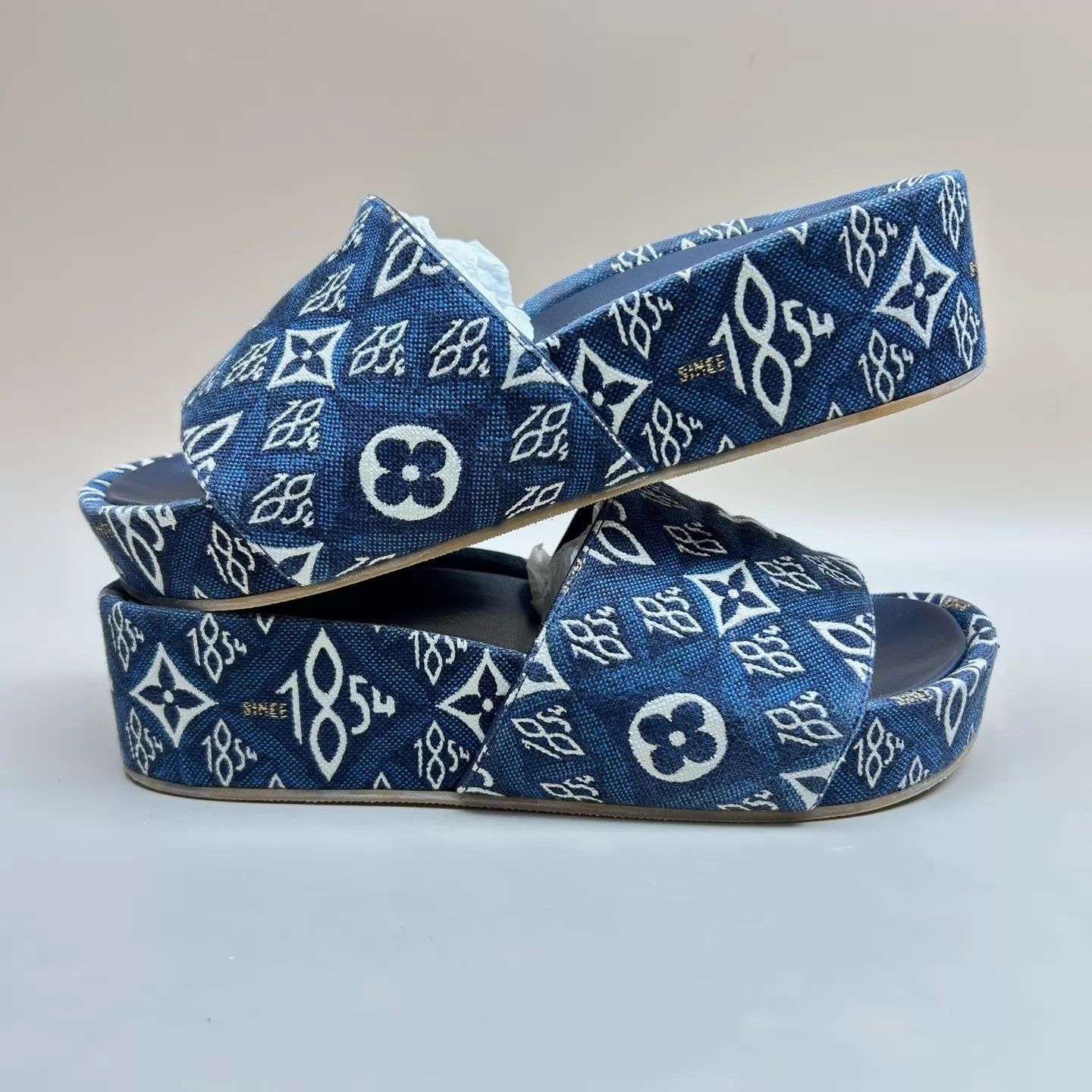 Louis Vuitton LV White & Blue Monogram Thick Sole Slides 36 95new Size US 5.5 / IT 35.5 - 5 Thumbnail