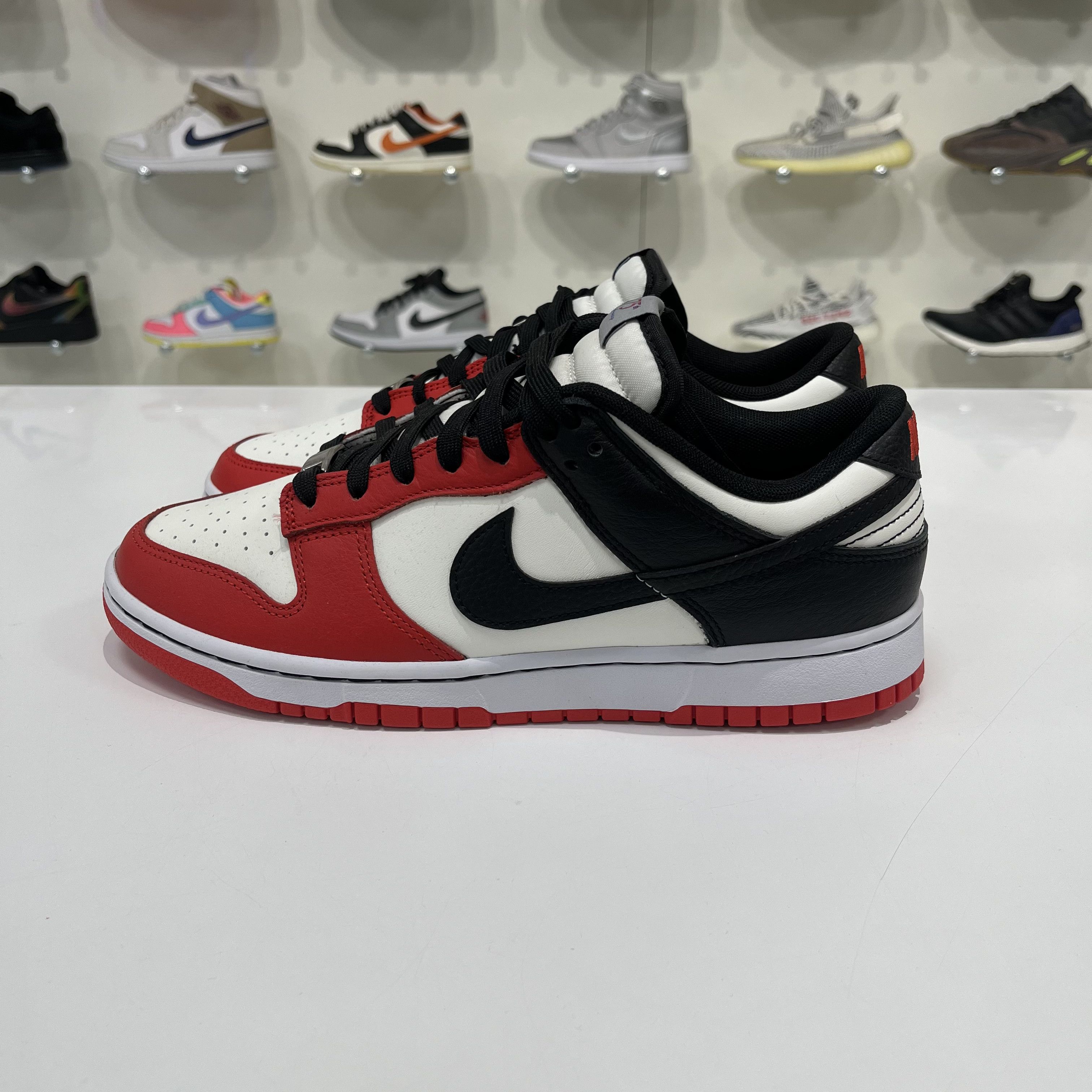 Nike Nike Dunk Low EMB NBA 75th Anniversary Chicago Size US 9 / EU 42 - 2 Thumbnail