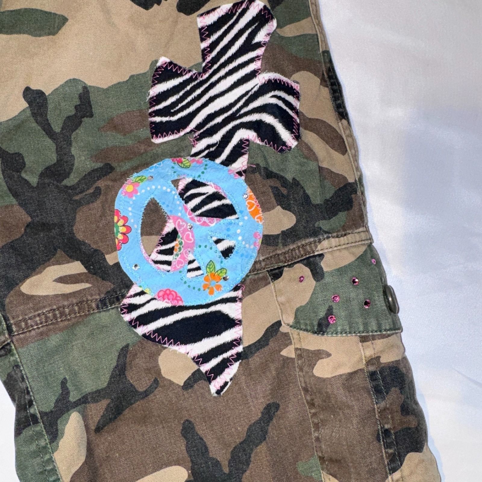 Other Y2K Camo Capri Pants Woman’s Small 34 Zebra Cross Patch Pea Size 34" / US 12 / IT 48 - 3 Thumbnail