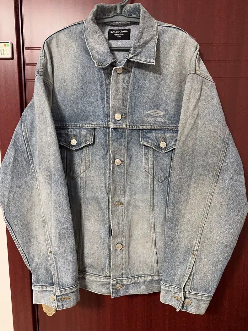 Balenciaga Balenciaga Light Blue 3B Distressed Denim Jacket Size US S / EU 44-46 / 1 - 1 Thumbnail