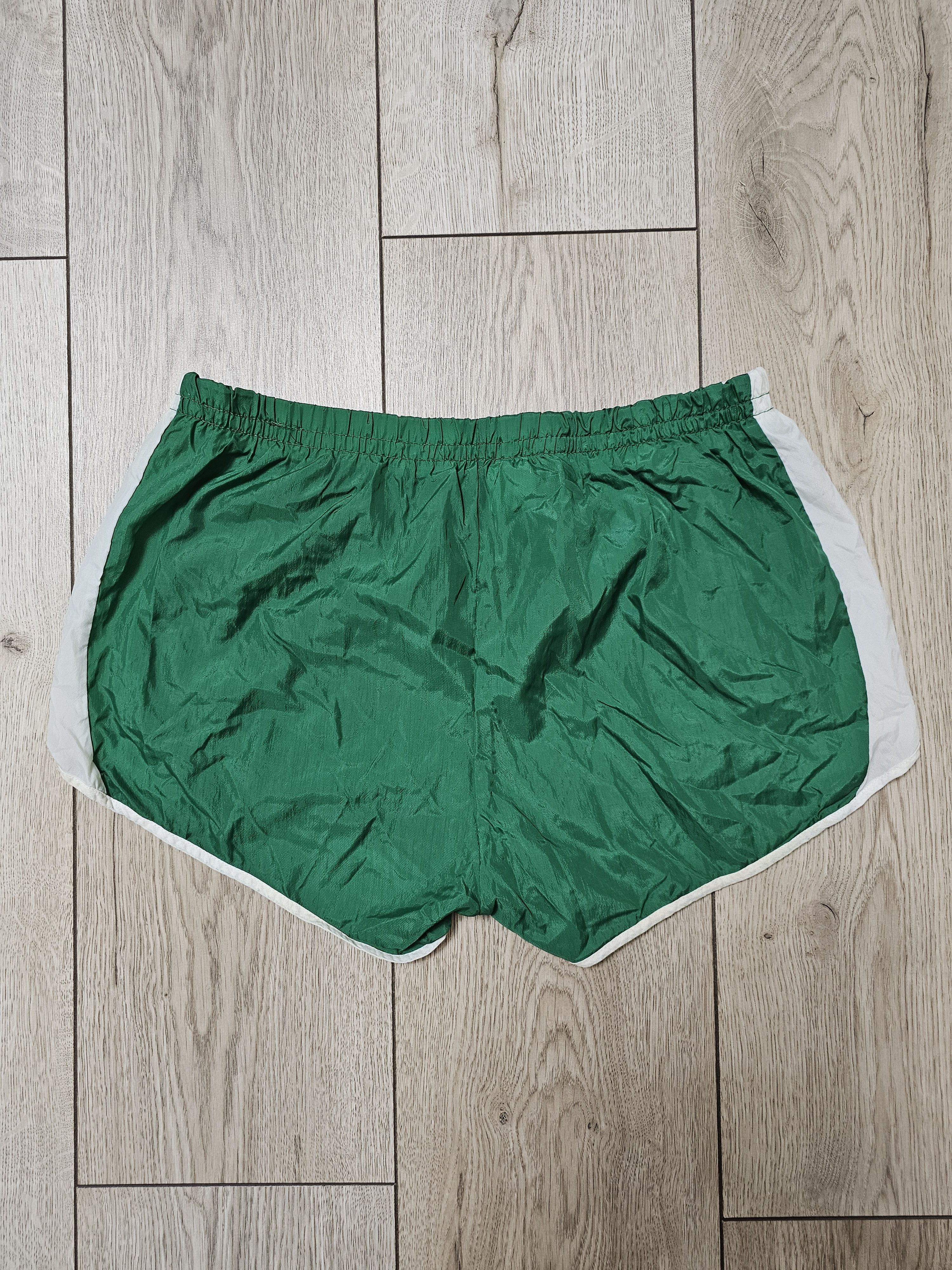 Puma PUMA SHORTS VINTAGE NYLON GREEN 70s SPRINTER RUNNING SHORTS Size US 34 / EU 50 - 2 Thumbnail