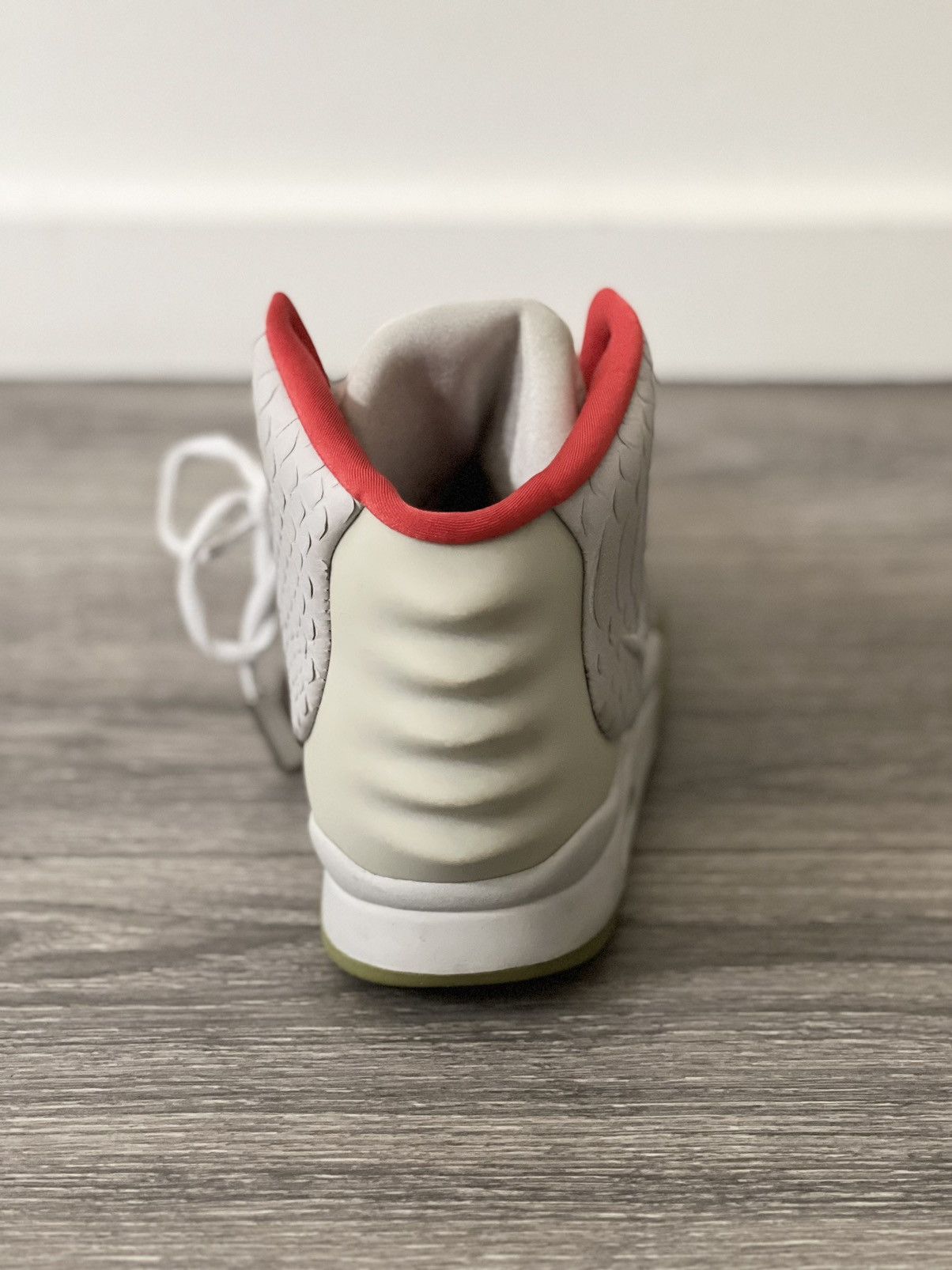 Kanye West × Nike Nike Air Yeezy 2 Platinum Wolf Grey Size US9 Size US 9 / EU 42 - 4 Thumbnail