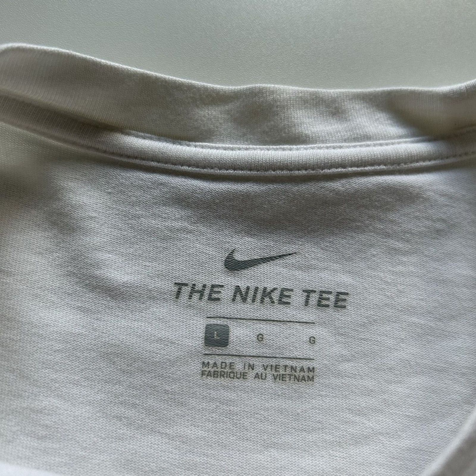 Nike Vintage Nike Kyrie Irving 1992 Retro Graphic T Shirt Large Size US L / EU 52-54 / 3 - 5 Thumbnail