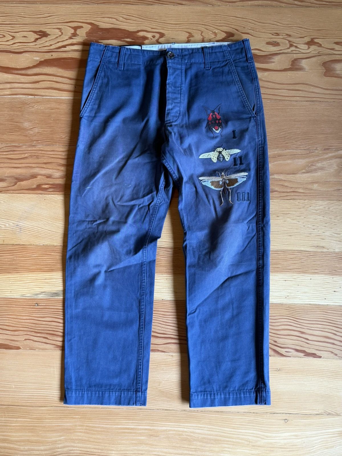 Gucci Gucci navy blue khaki trouser with bug embroidery Size US 32 / EU 48 - 1 Thumbnail