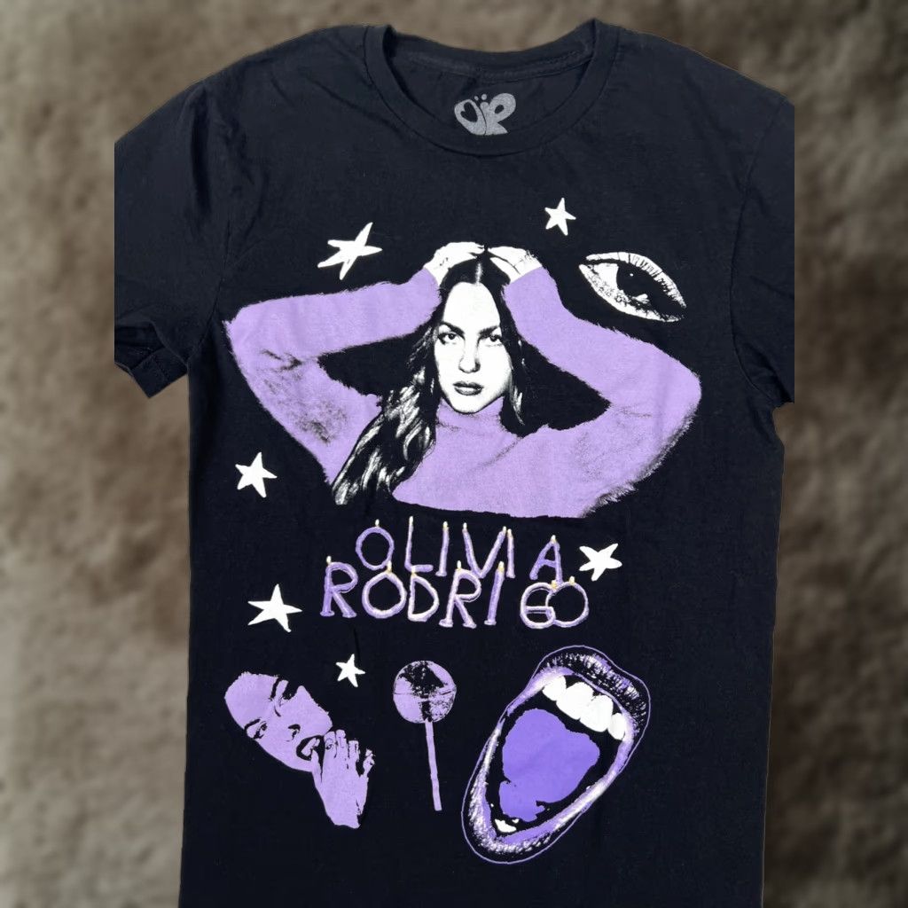Vintage Olivia Rodrigo World Tour Live T-Shirt Small Concert Merch Womens Shirt Black Short Sleeve Crew Neck Cotton Regular Fit Size S / US 4 / IT 40 - 1 Thumbnail