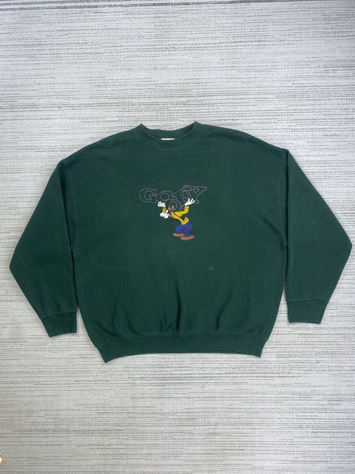 Disney × Japanese Brand × Vintage Vintage 90s Disney Mickey & Co GOFFY Embroidery Sweatshirt Size US L / EU 52-54 / 3 - 1 Thumbnail