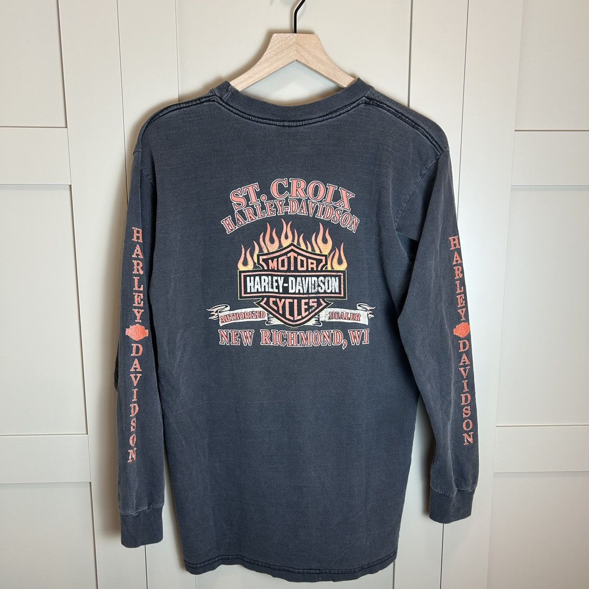 Triple Distributors Vintage Badge T-Shirt