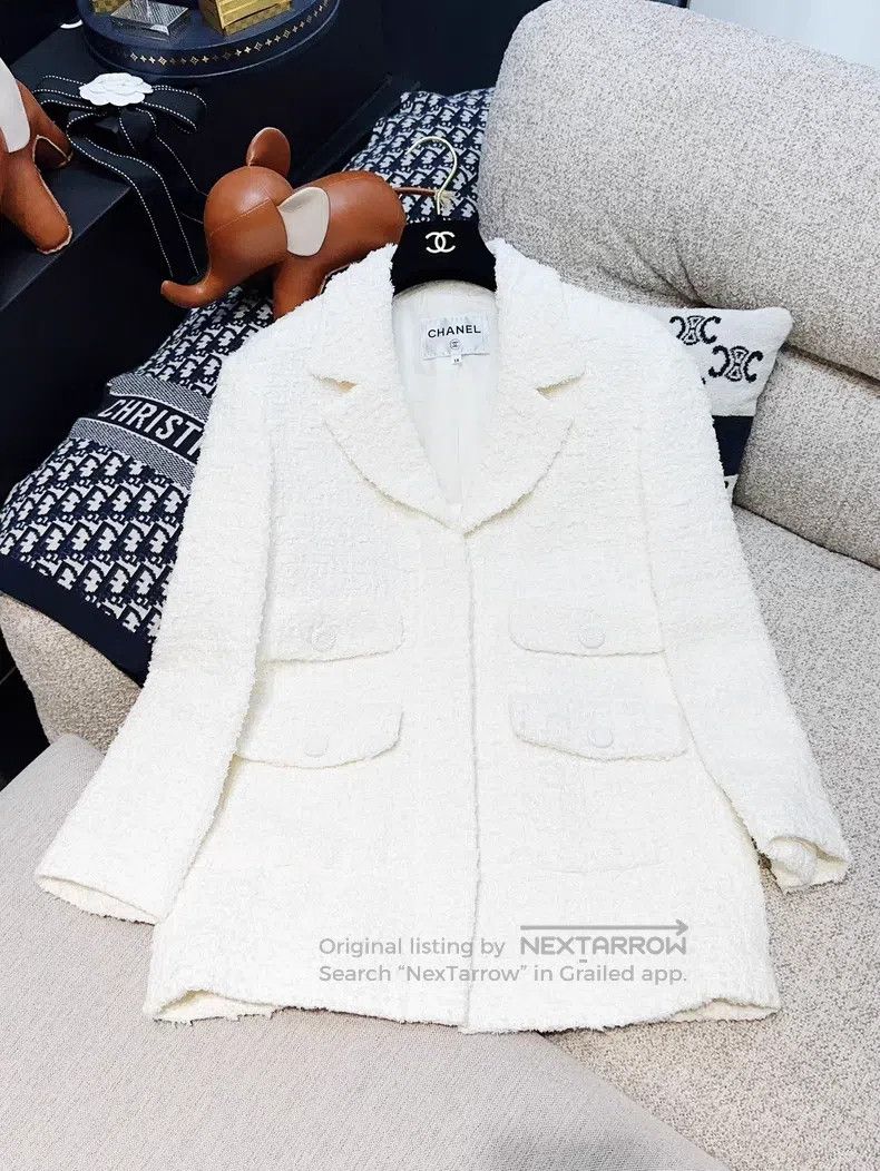 Chanel Chanel 19C beige four-pocket tweed jacket Size XS / US 0-2 / IT 36-38 - 1 Thumbnail