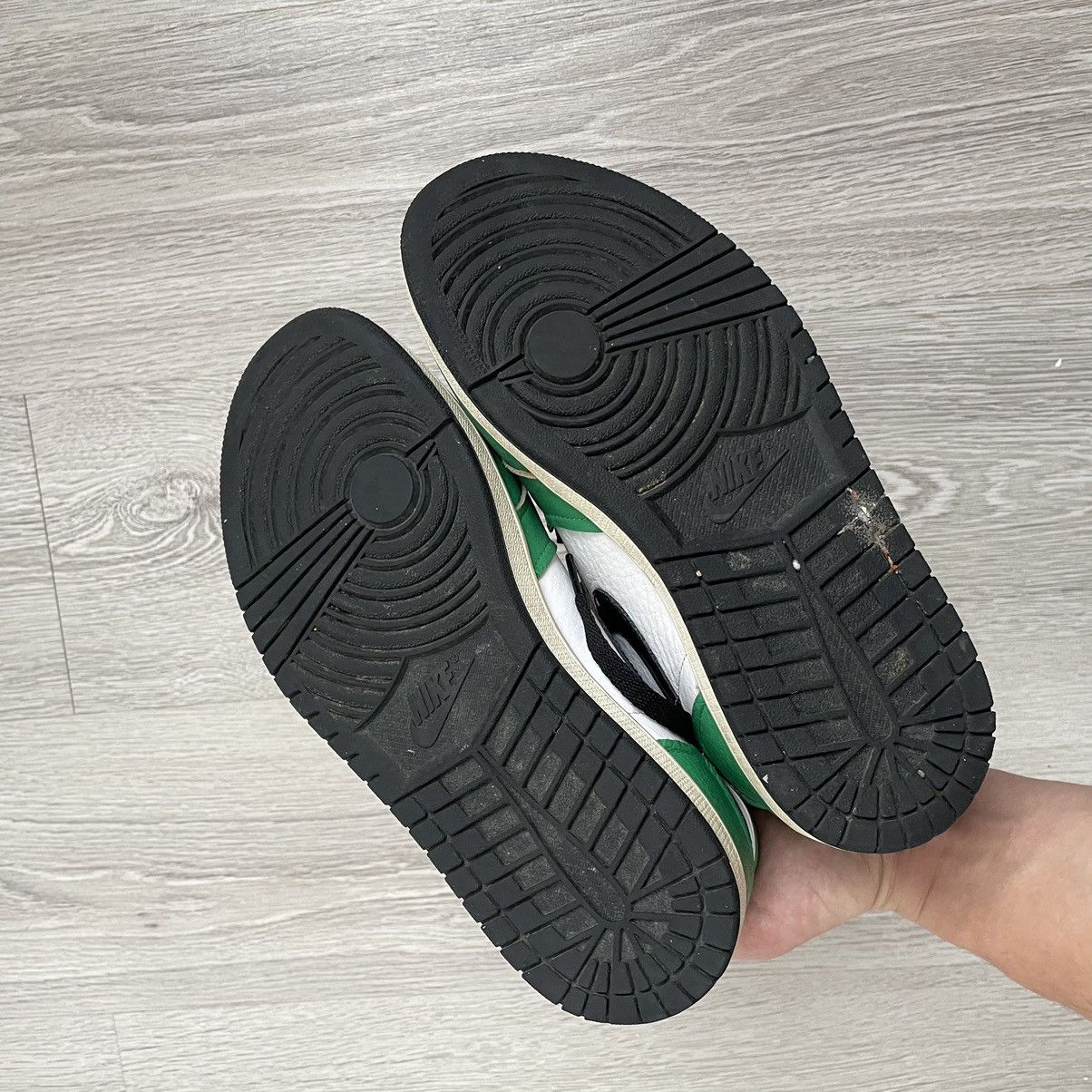Jordan Brand Air Jordan 1 Lucky Green Size US 6.5 / EU 39-40 - 5 Thumbnail